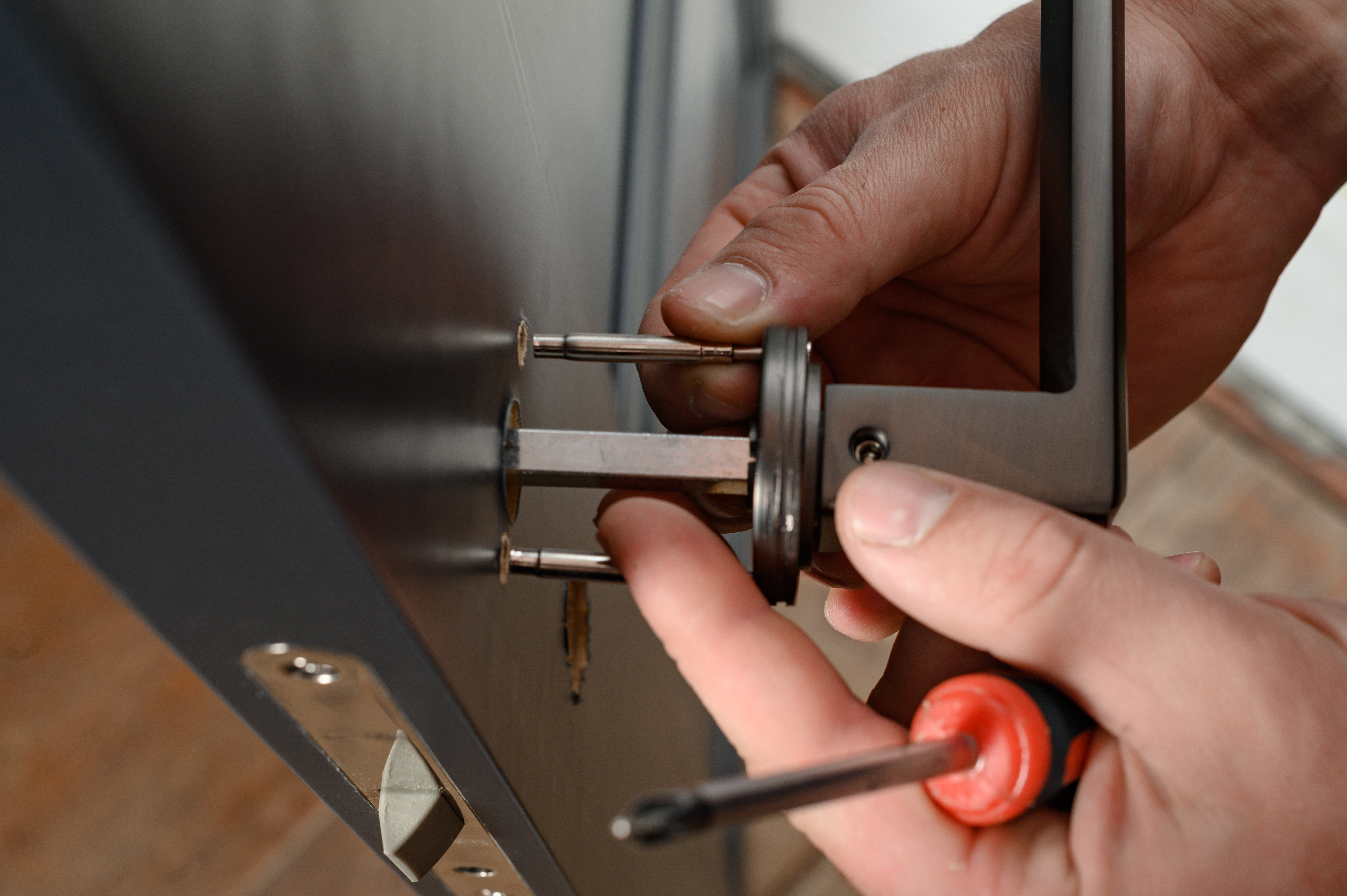 Locksmith Installing New Door Knob